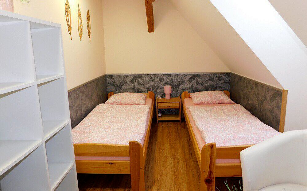 Podkrovní dvoulůžkové pokoje